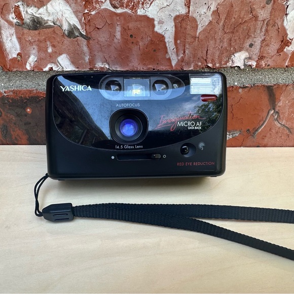 Yashica Imagination Micro AF 35mm Point & Shoot Film Camera (with Case/Booklet) - Picture 2 of 6